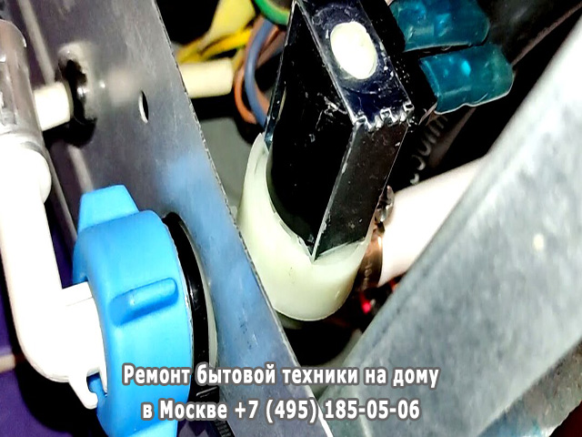 Можно ли открывать посудомоечную машину во время работы