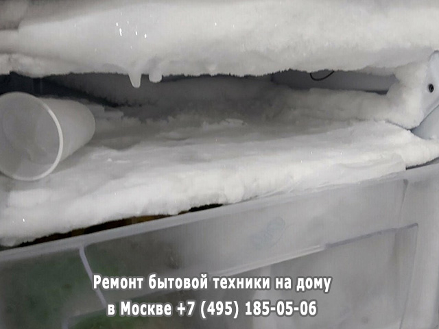 Почему собирается вода в холодильнике